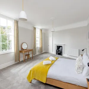  Apartment Spacious Maisonette With Parking - 10 Mins Walk From Abbey - 2 Bed & 2
