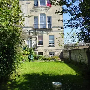  Apartment Georgian Garden Flat With Free Parking
