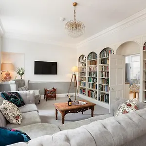  Apartment 6 Bedroom Centre Georgian Town House - Abbey & Baths-2 Min Walk
