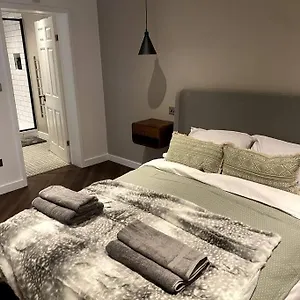  Homestay The Retreat, Luxury In With Parking