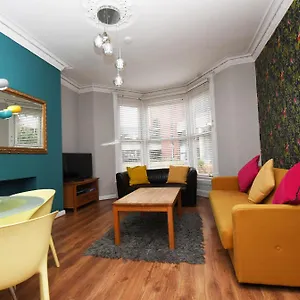 Holiday - Convention View 2 - Private Parking Harrogate